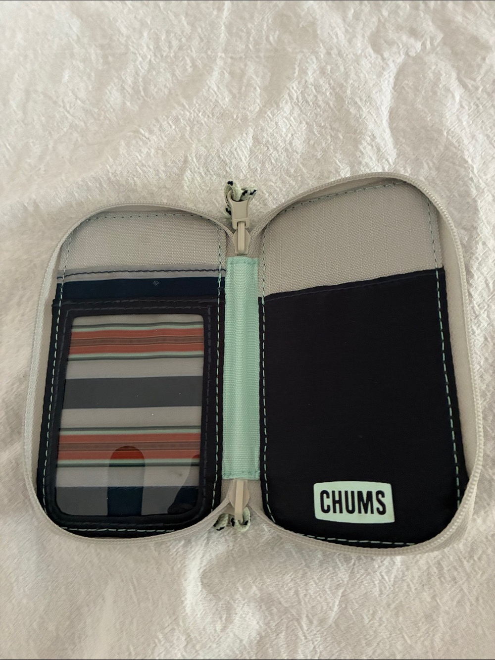 Chums Reversi Wallet - Picture 2 of 5